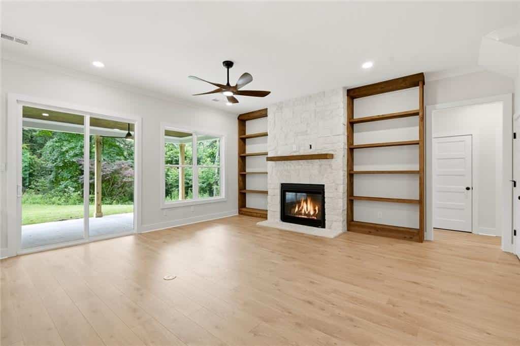 Listing photo 6