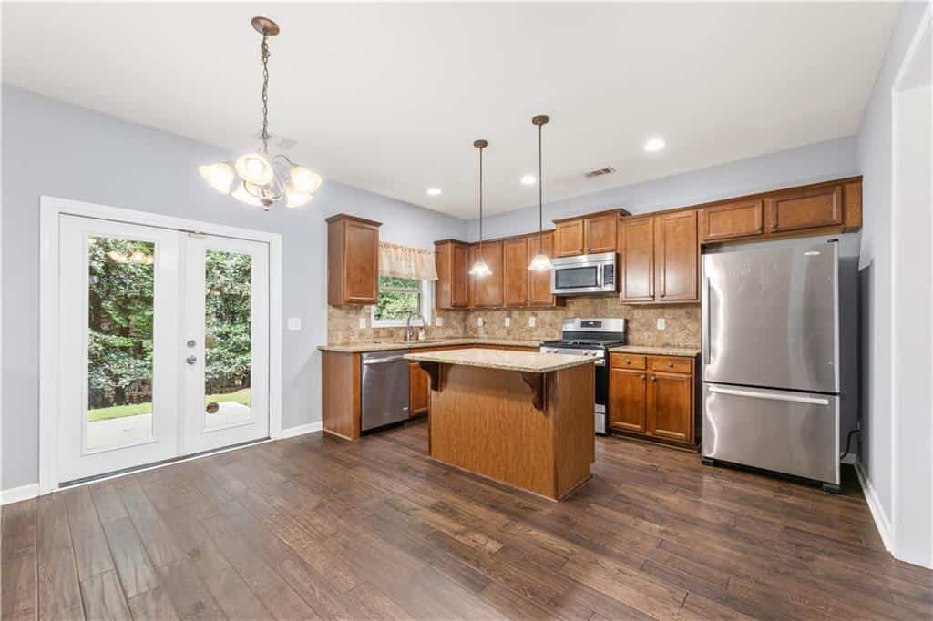 Listing photo 2