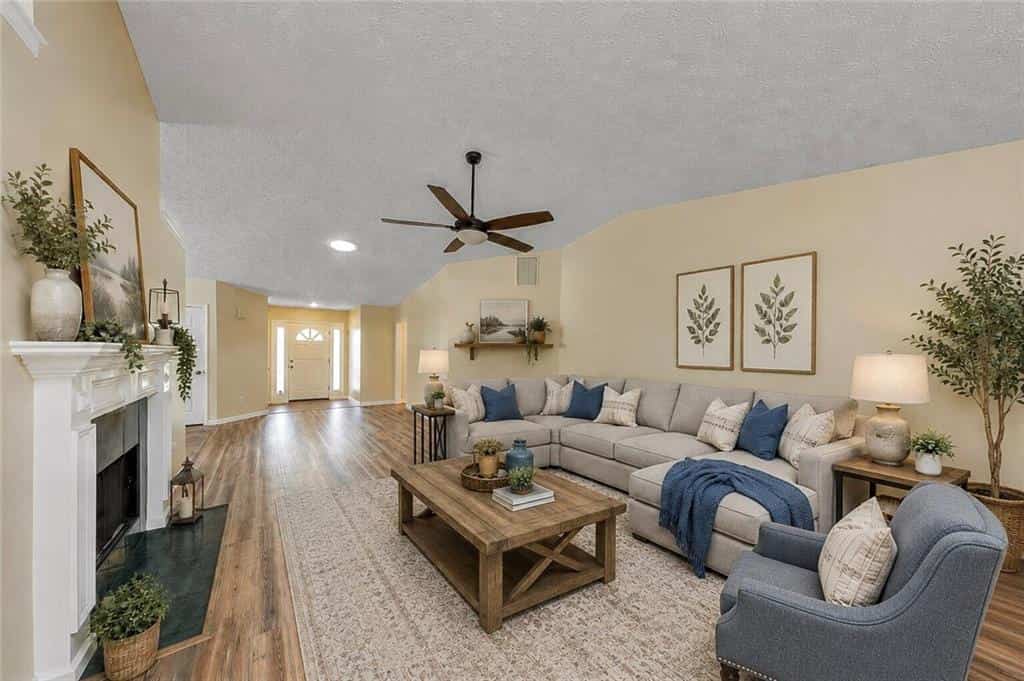Listing photo 2