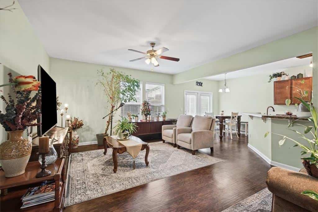 Listing photo 6