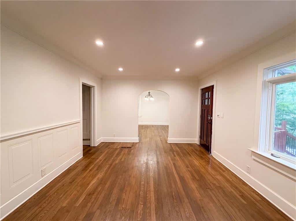 Listing photo 6
