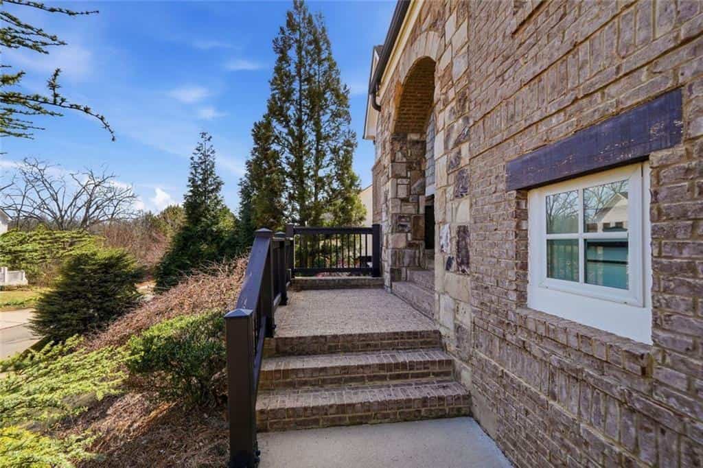 Listing photo 6