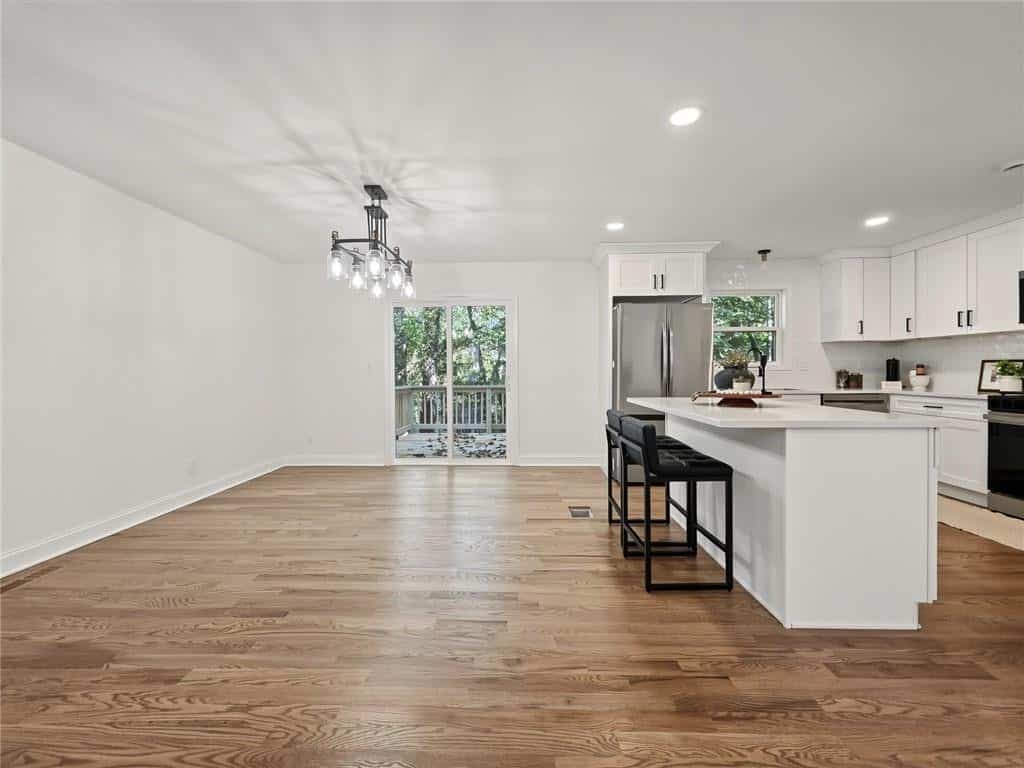 Listing photo 6