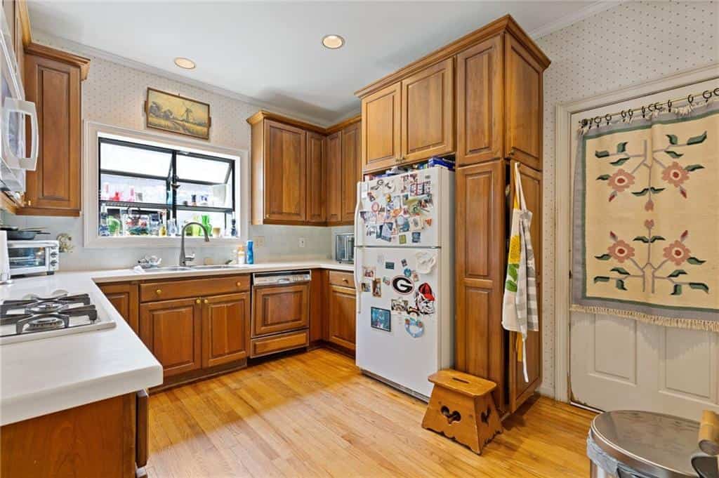 Listing photo 6