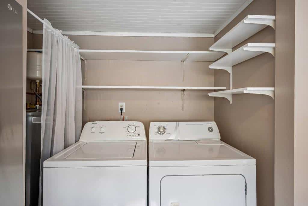 Listing photo 6