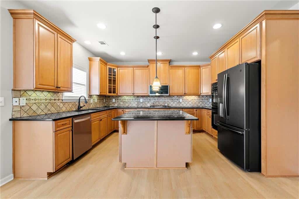 Listing photo 3