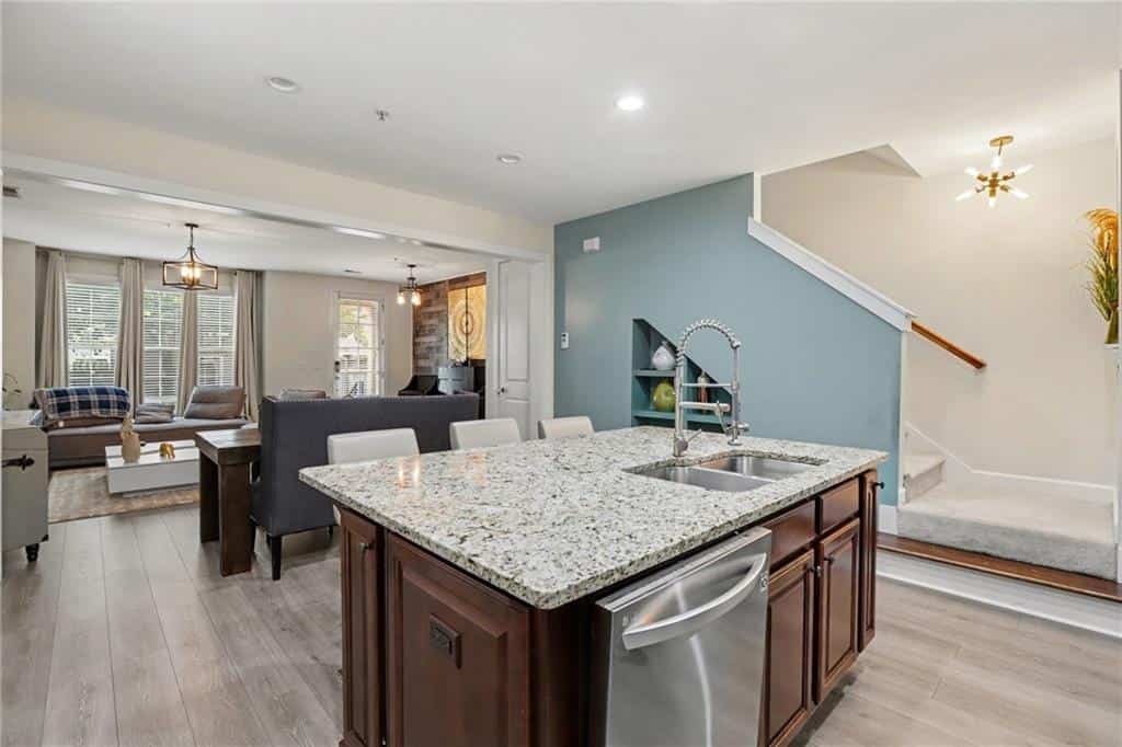Listing photo 6