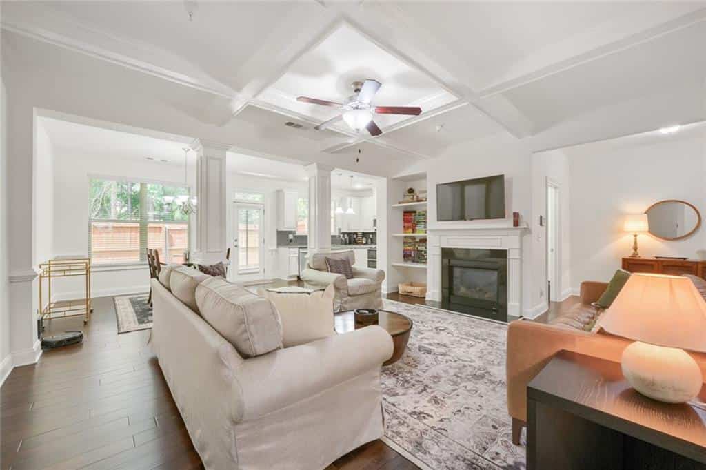 Listing photo 6