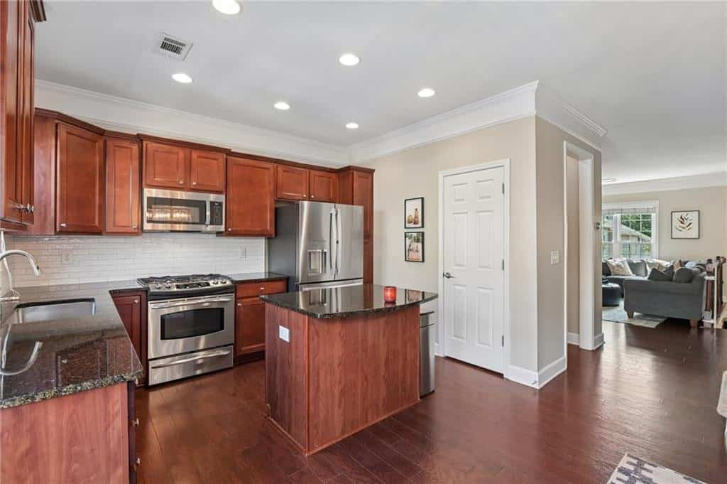 Listing photo 6