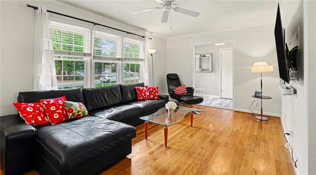 Listing photo 6