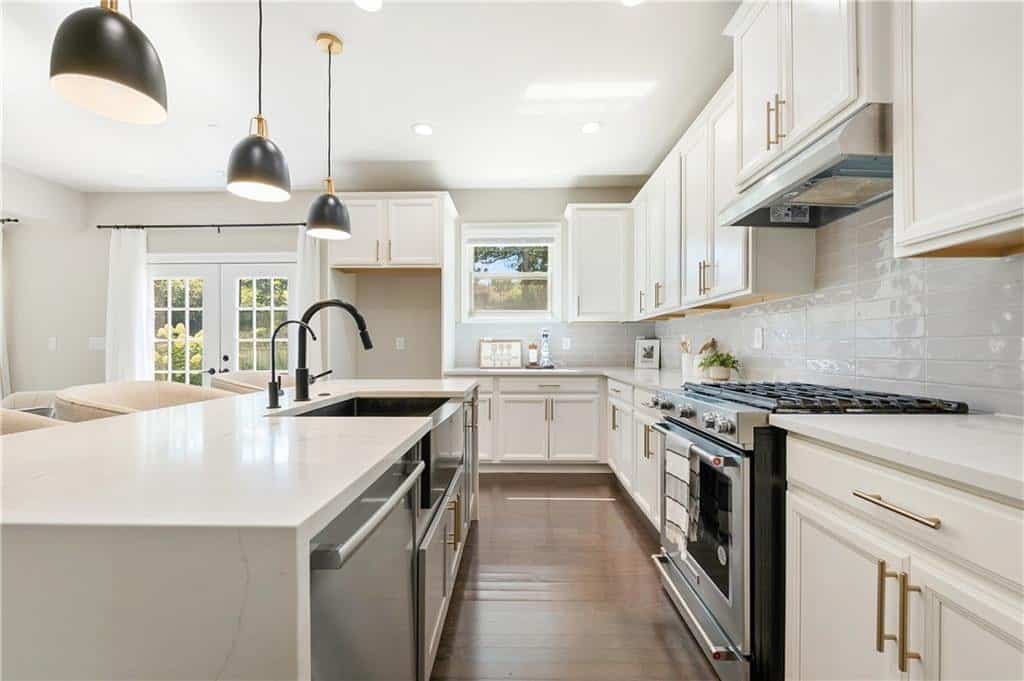 Listing photo 6