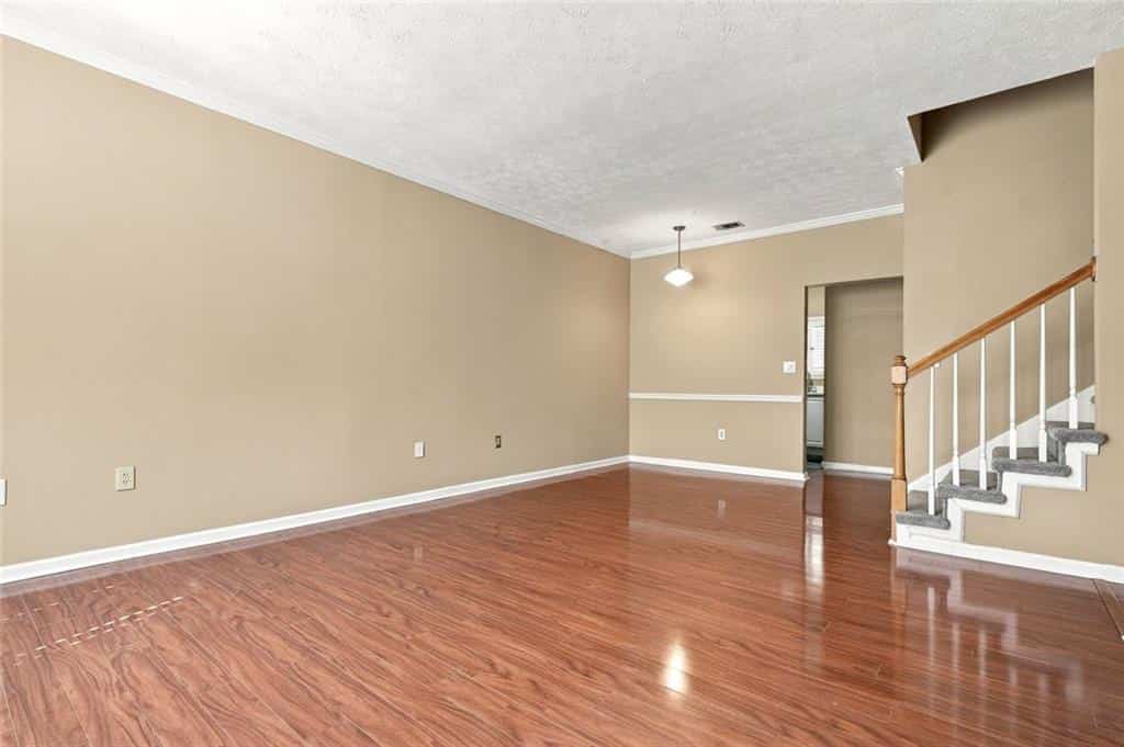 Listing photo 6