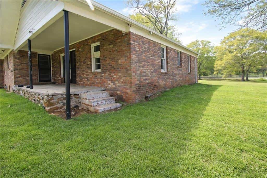 Listing photo 6