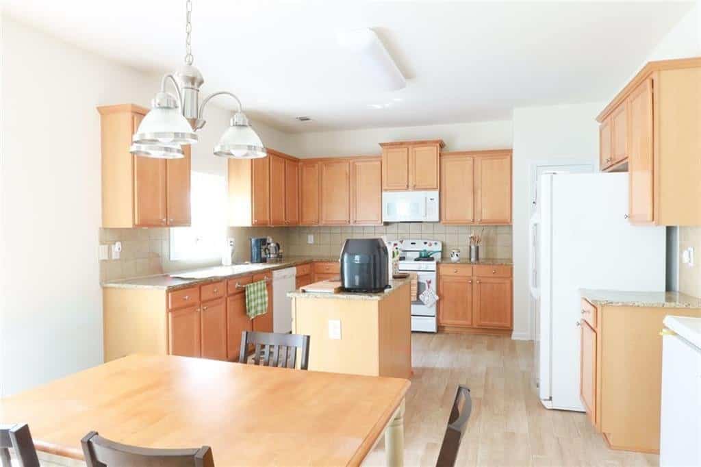 Listing photo 6