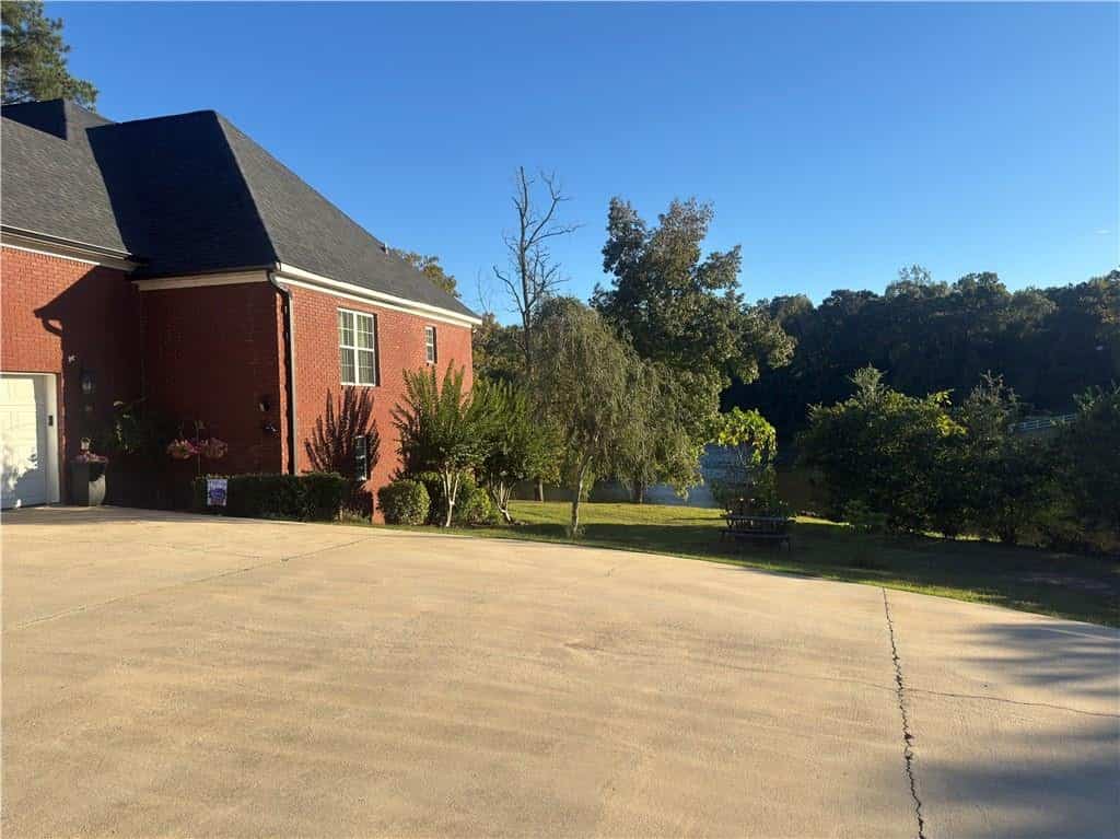 Listing photo 6