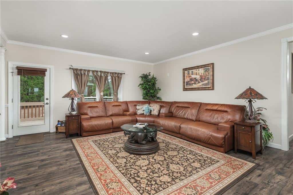 Listing photo 6