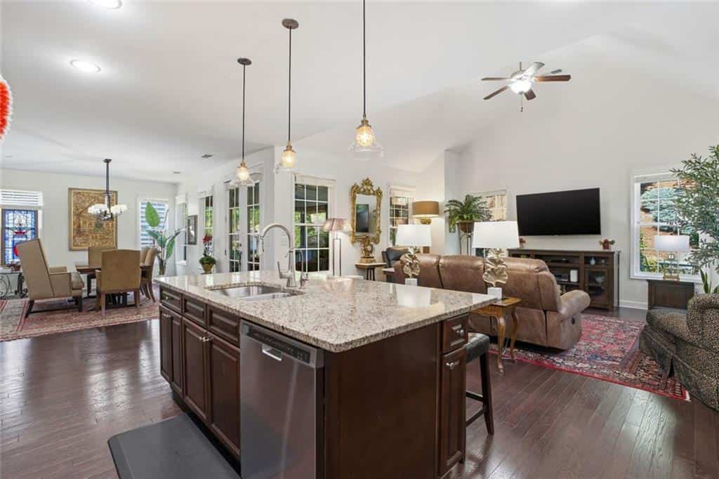 Listing photo 6