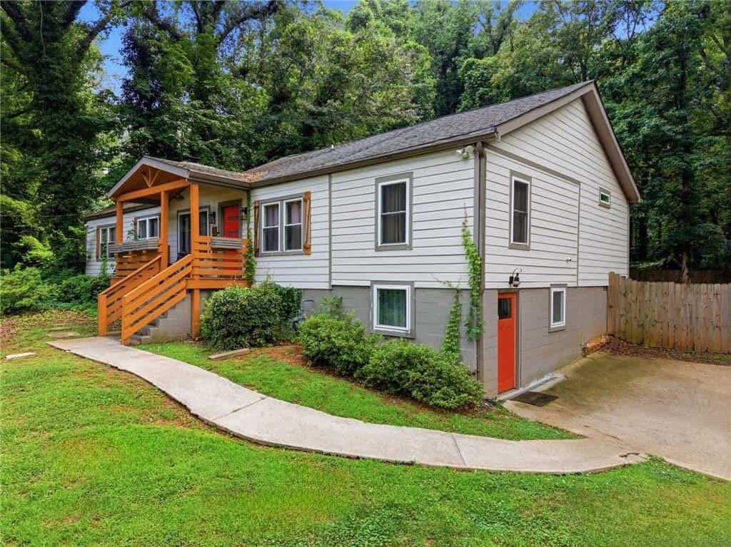 Listing photo 2