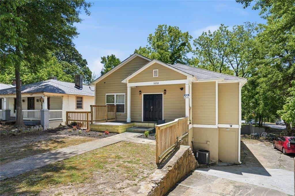 Listing photo 3