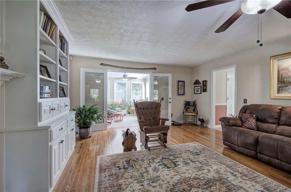 Listing photo 6