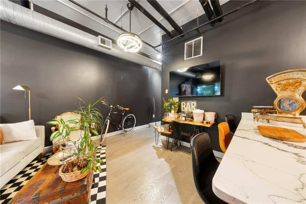 Listing photo 6