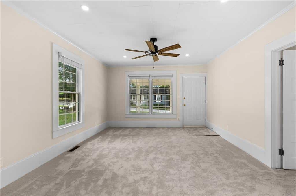 Listing photo 6