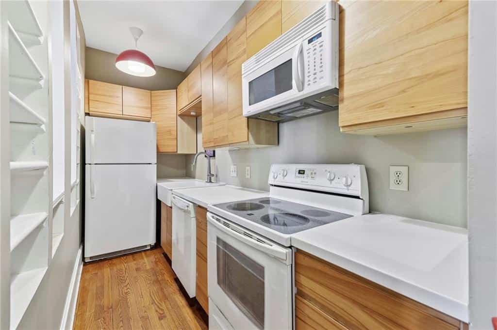 Listing photo 6