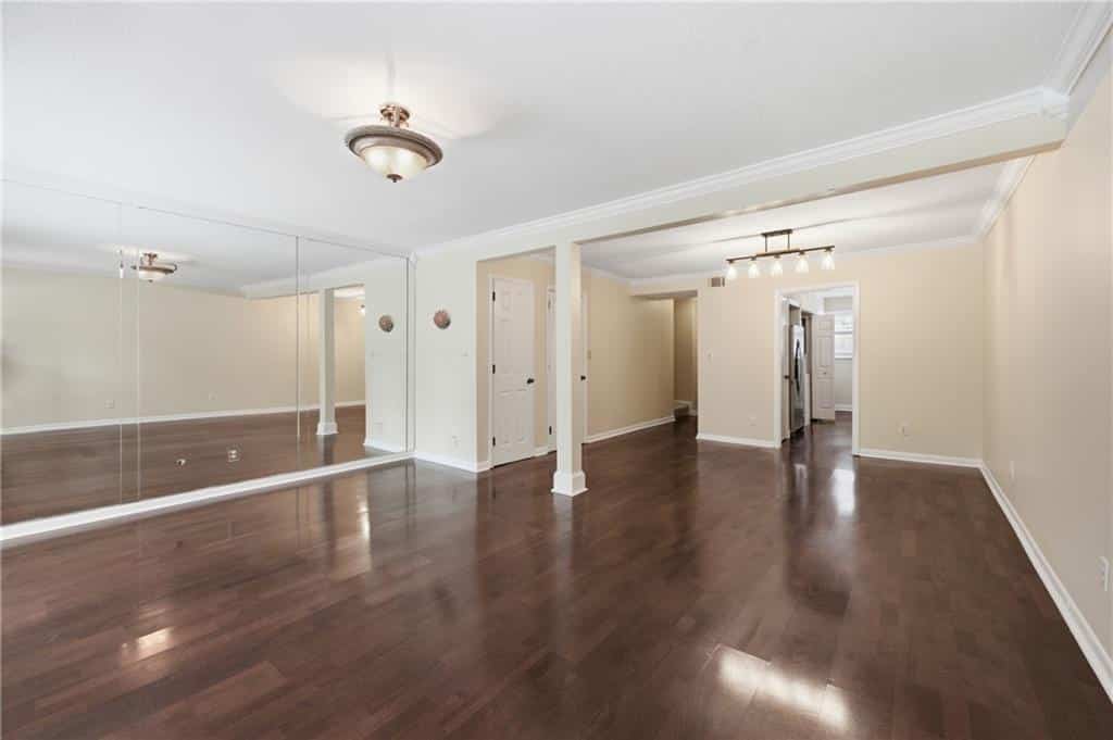 Listing photo 6