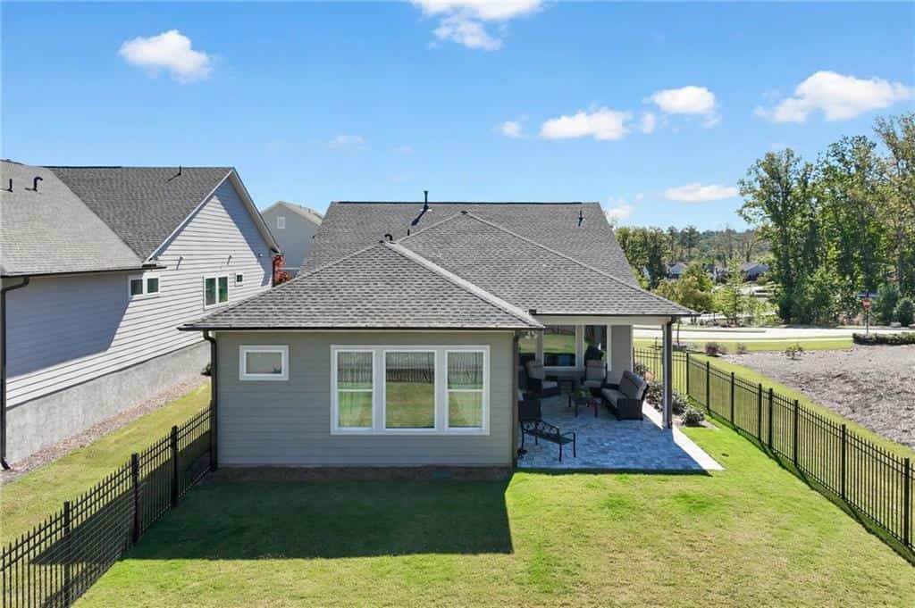 Listing photo 6