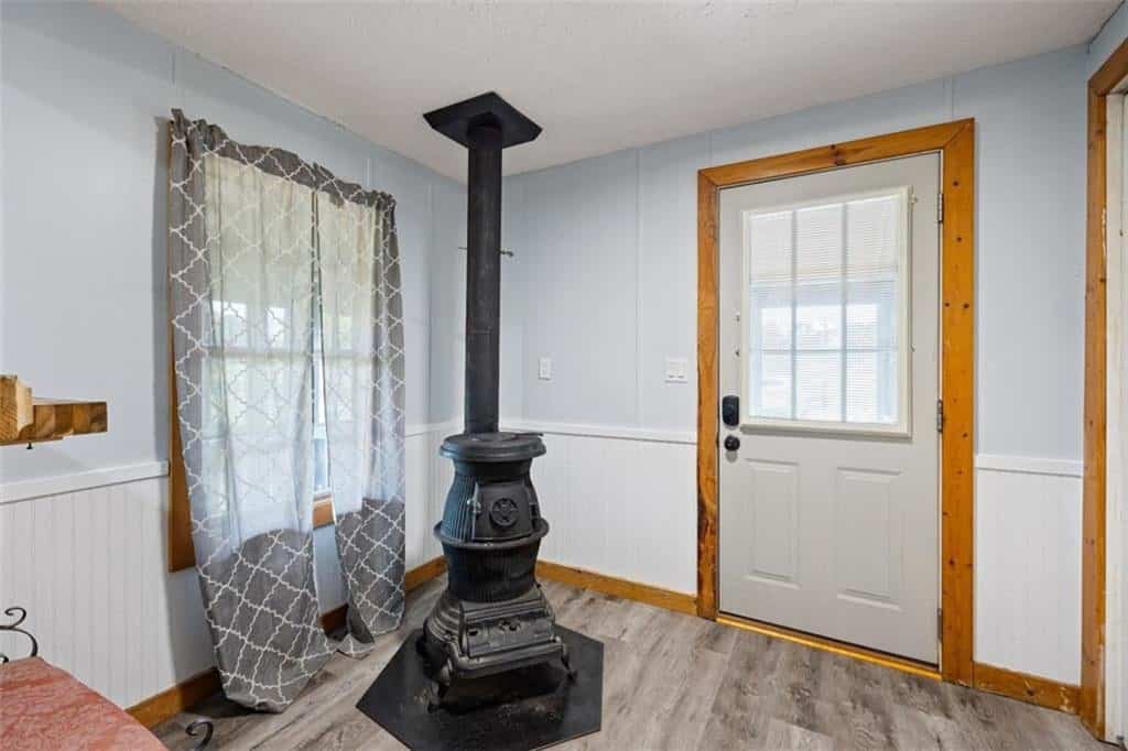 Listing photo 6