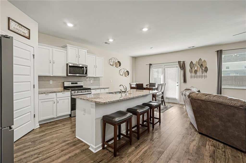 Listing photo 6