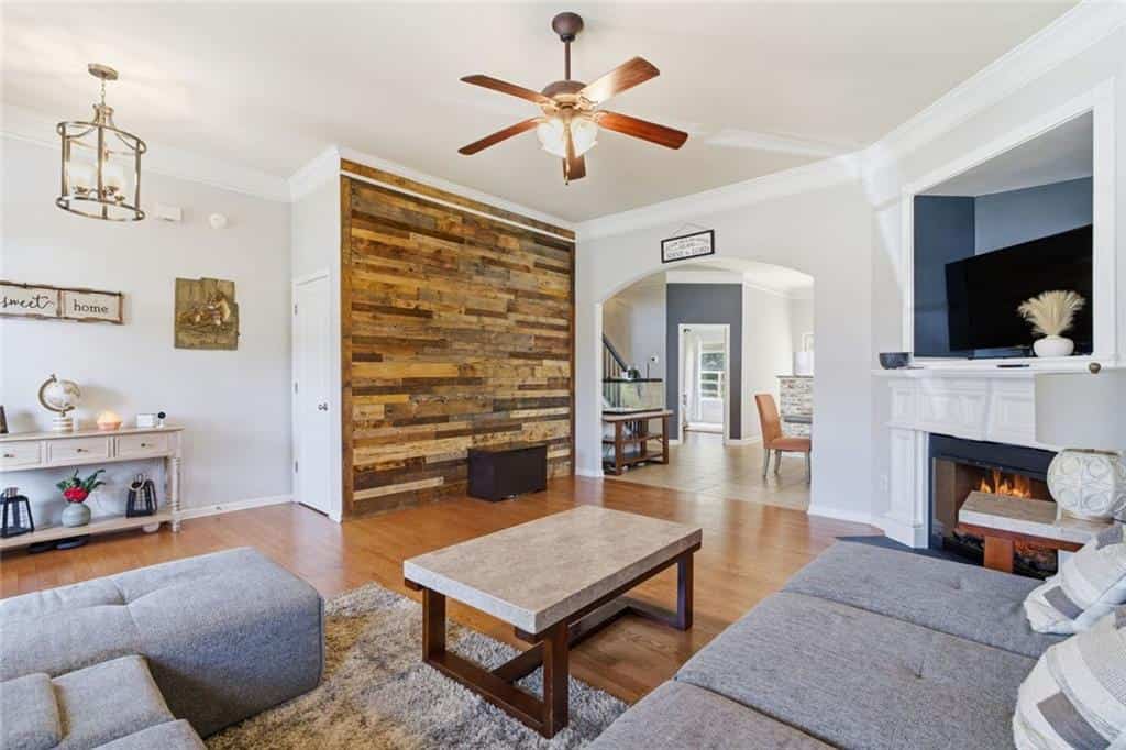 Listing photo 6