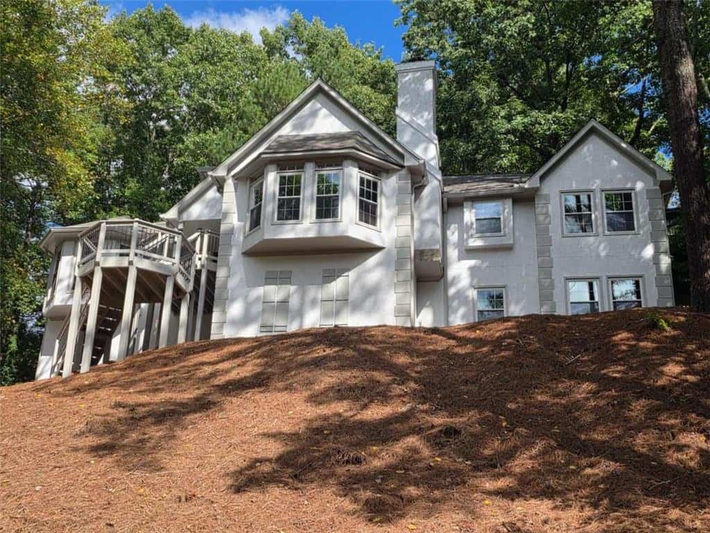 Listing photo 3