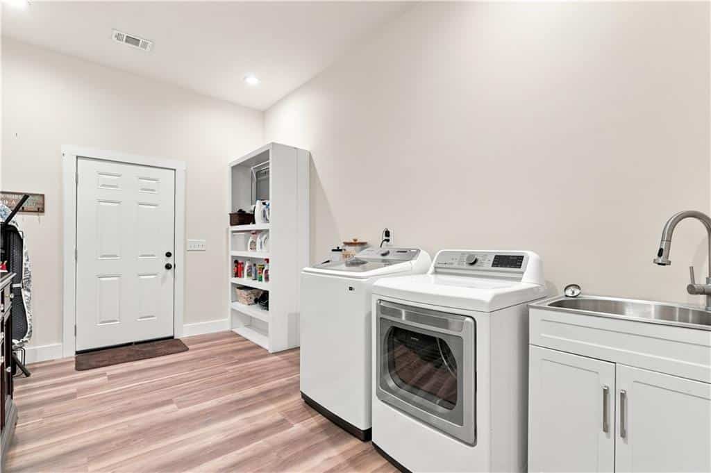 Listing photo 6