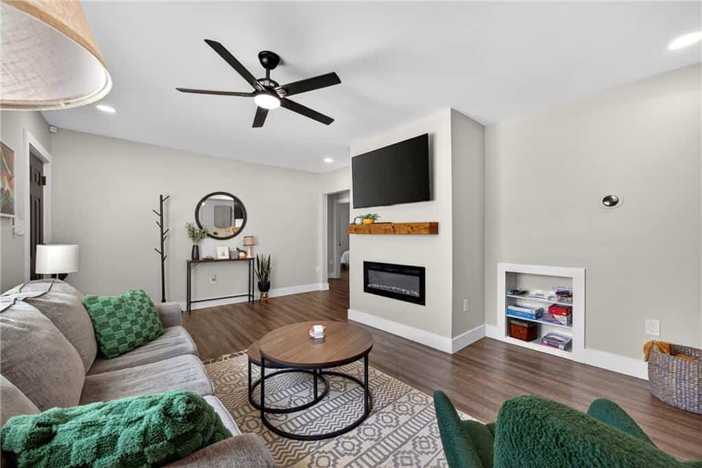 Listing photo 6