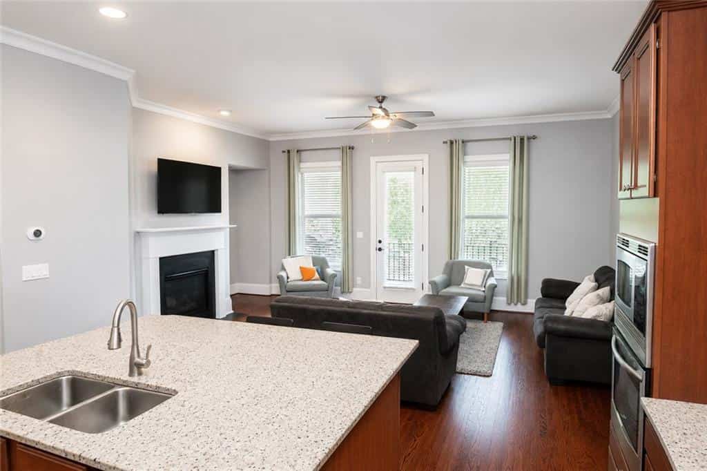 Listing photo 6
