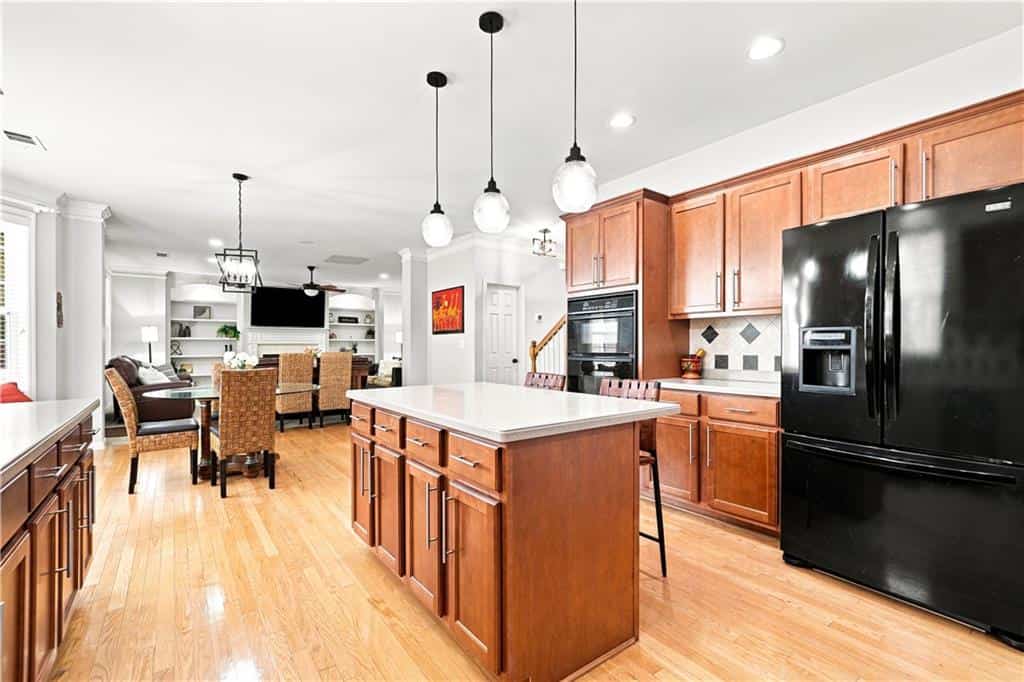 Listing photo 6