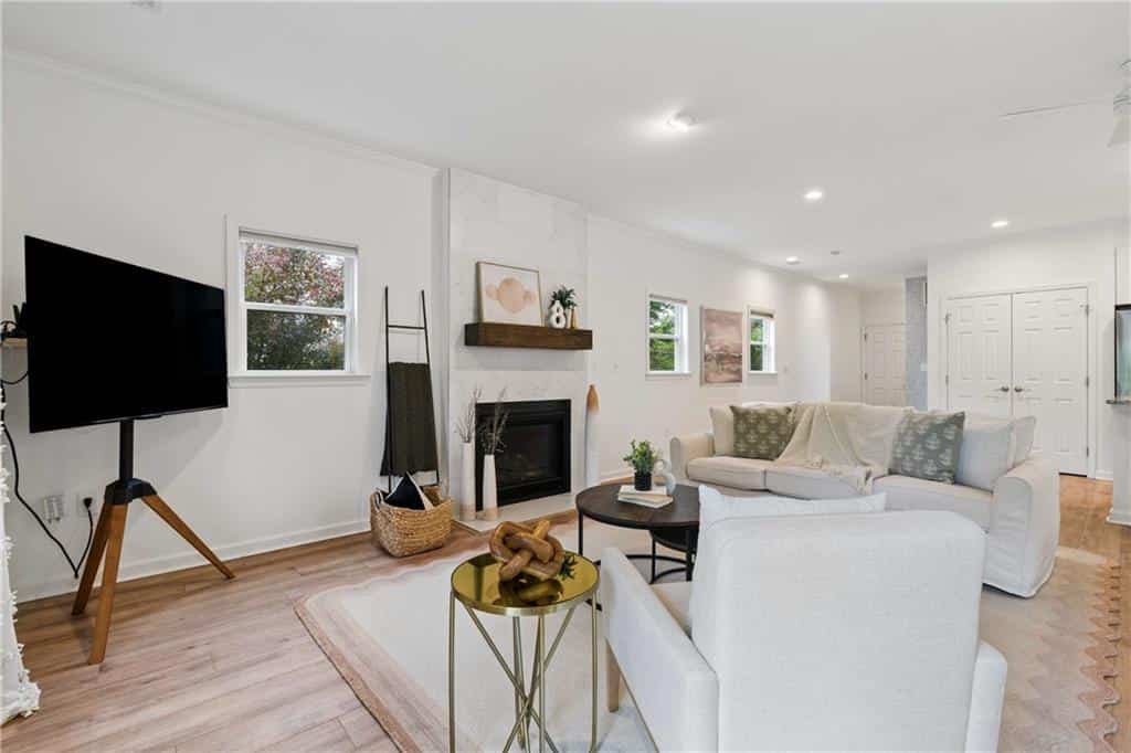 Listing photo 6