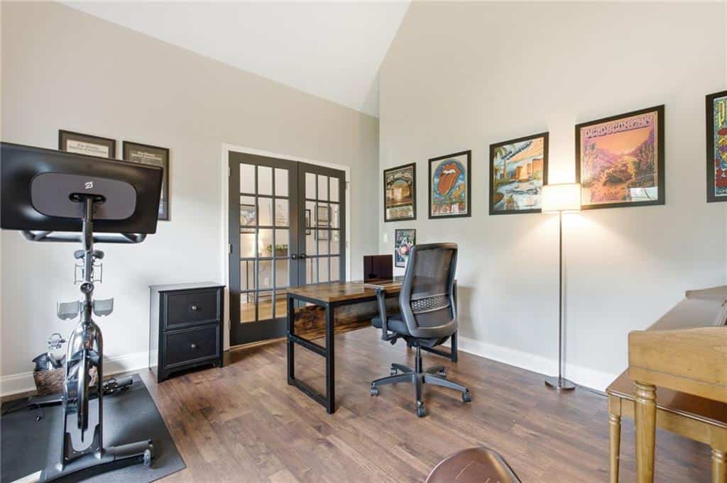 Listing photo 6