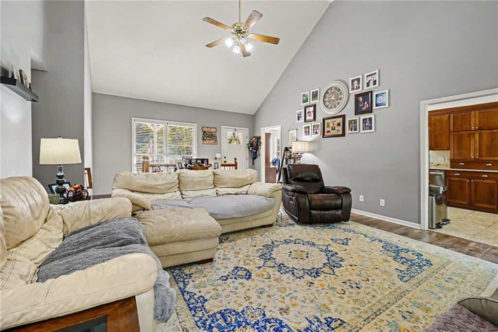 Listing photo 6