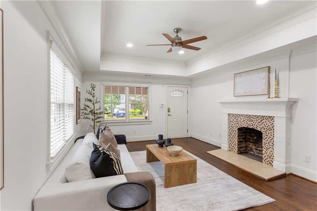 Listing photo 6