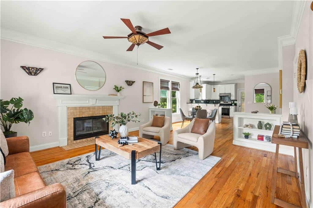 Listing photo 6