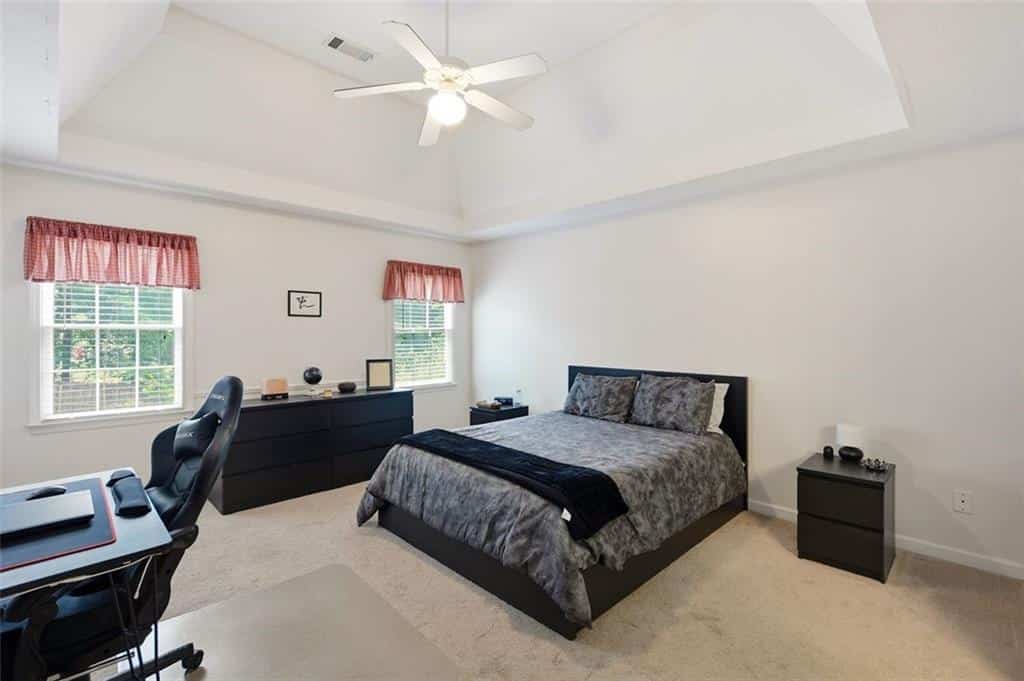 Listing photo 6