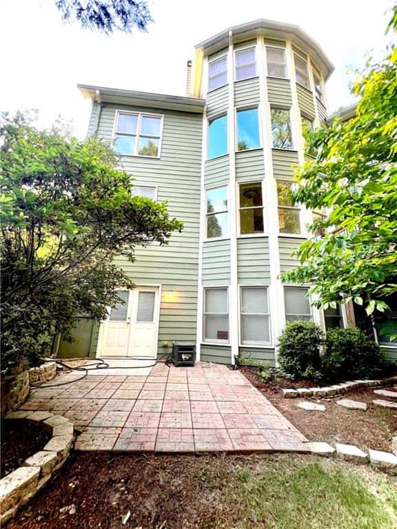 Listing photo 6