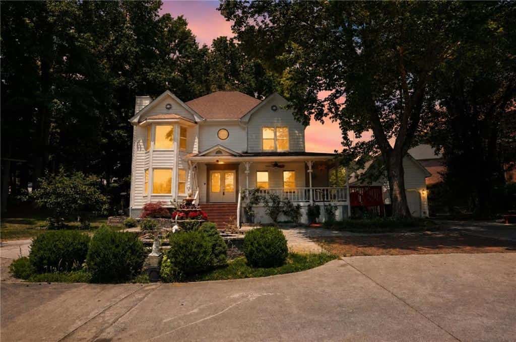 Listing photo 2