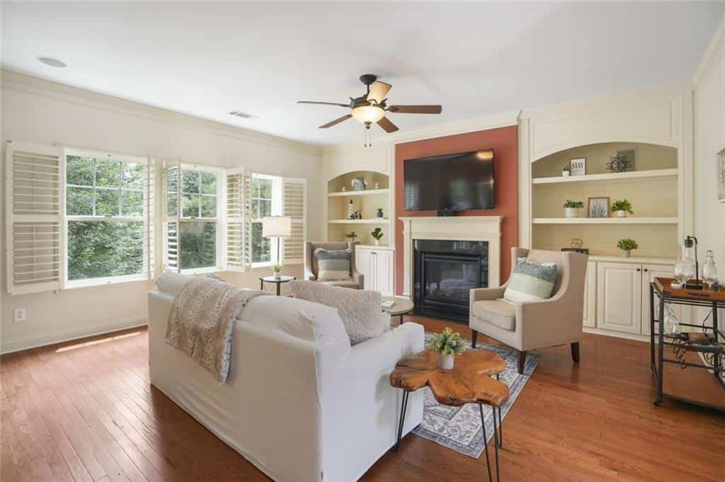 Listing photo 3