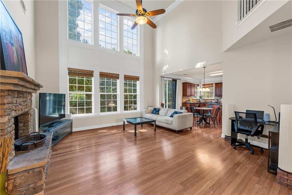 Listing photo 6