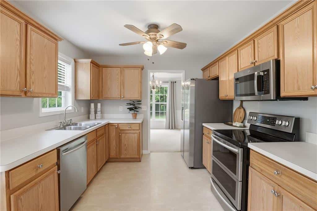 Listing photo 3