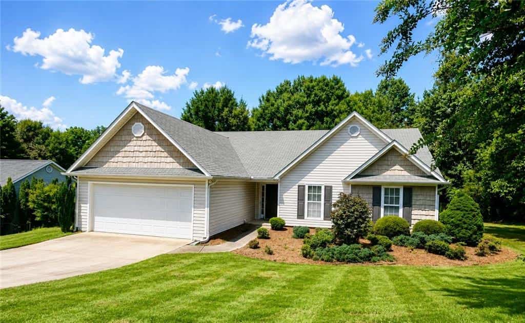 8790 Baycreek Lane, Gainesville, GA 30506