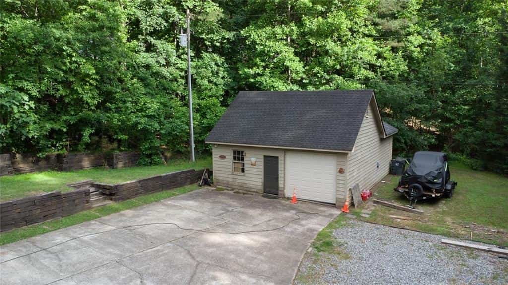 Listing photo 6